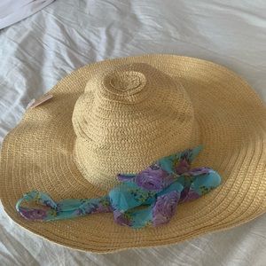 straw beach hat